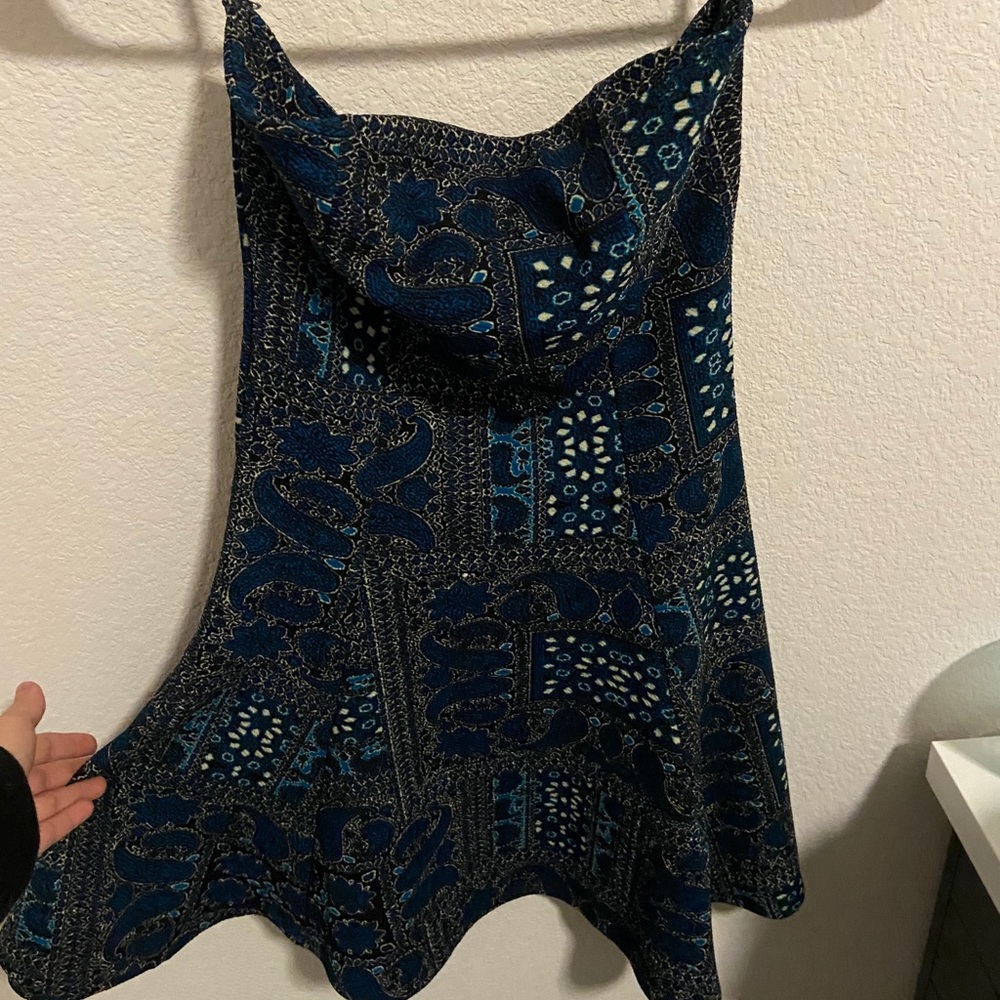 Black and blue strapless dress